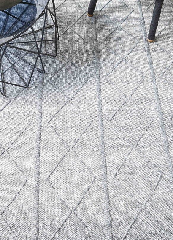 Momo Rug Stenkol | 3 sizes available