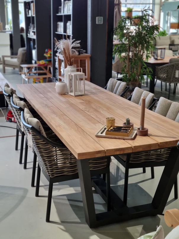 Showroomsale 50 % discount George Garden table 280x100 | 6x Milou Garden chair |