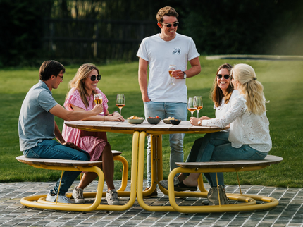 The Circle | Table