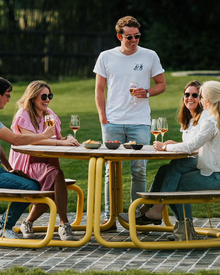 The Circle | Table