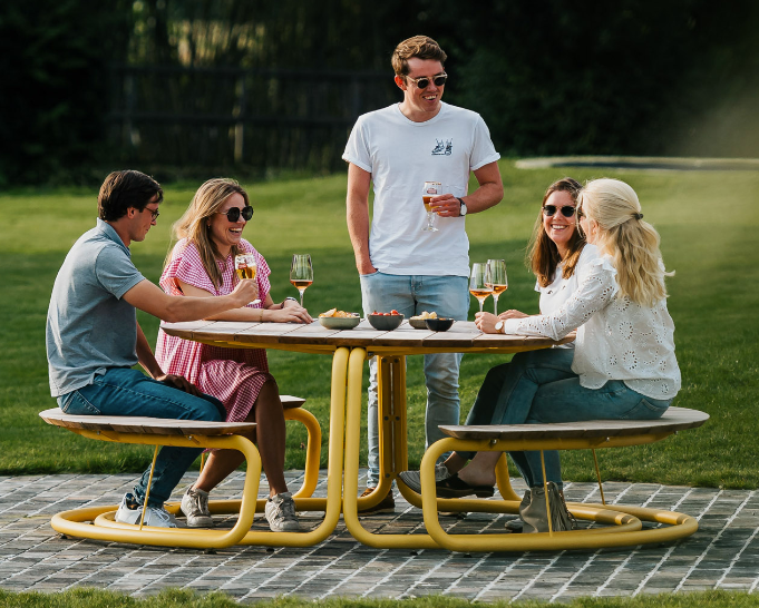 The Circle | Table