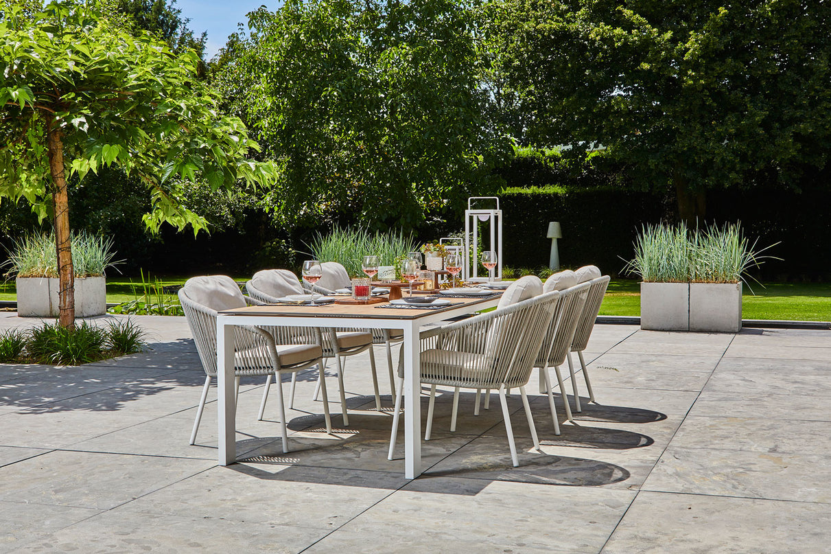 Savona Garden table | Matt white with 6 Nappa Fishbone garden chairs