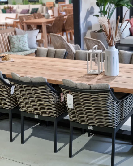 Showroomsale 50 % discount George Garden table 280x100 | 6x Milou Garden chair |