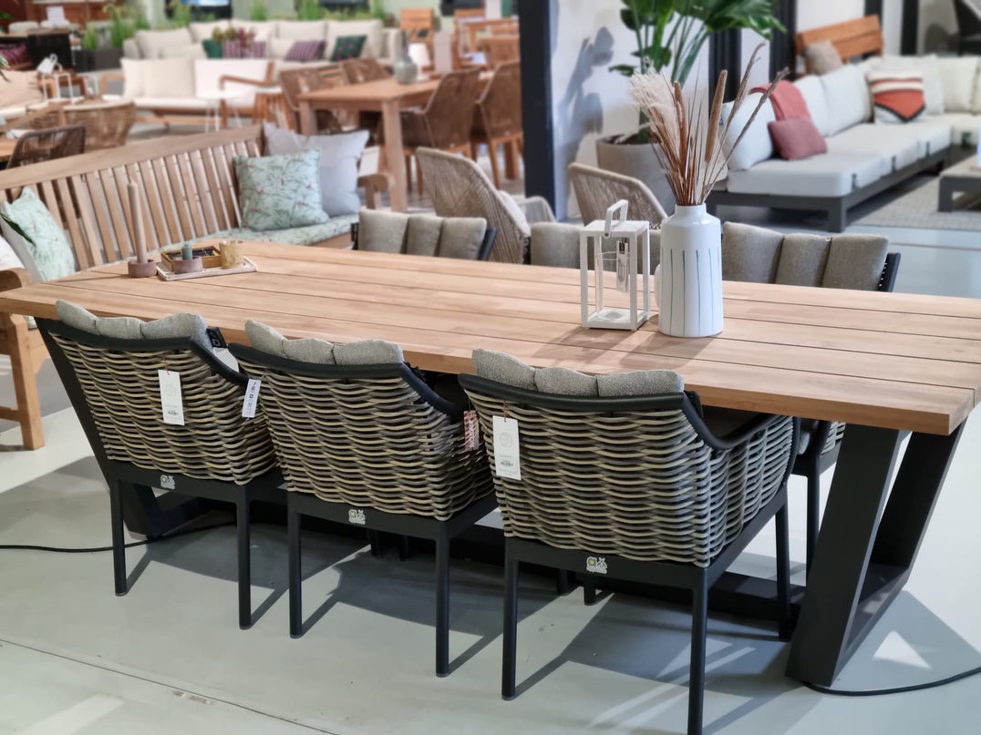 Showroomsale 50 % discount George Garden table 280x100 | 6x Milou Garden chair |