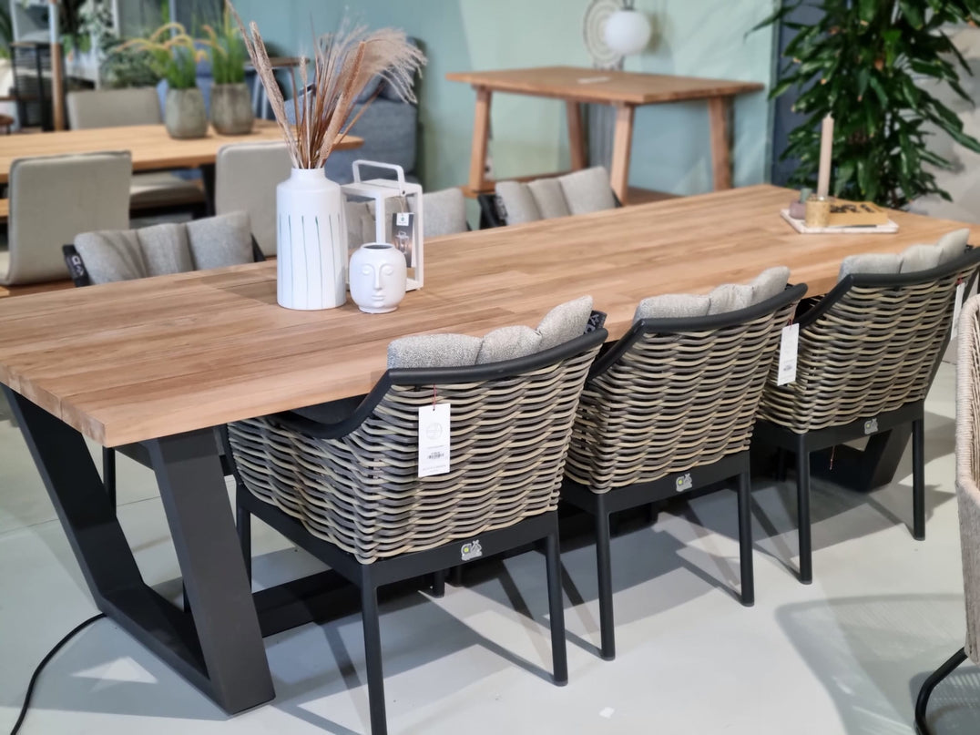 Showroomsale 50 % discount George Garden table 280x100 | 6x Milou Garden chair |