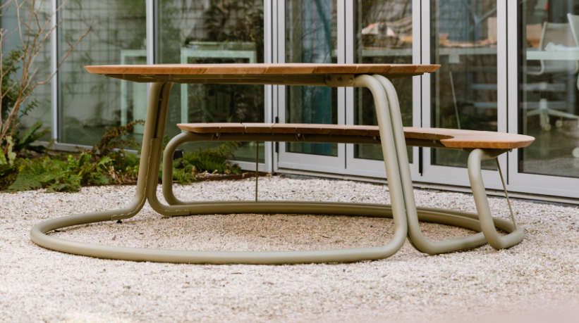 The Circle | Table