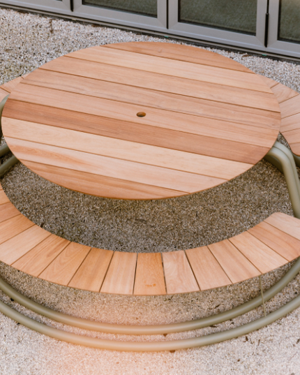 The Circle | Table