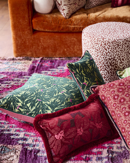 Palais | outdoor ottoman Jackie Bordeaux