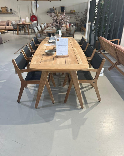 Showroom Sale | Norden 280 x 100 with 8 nords chairs