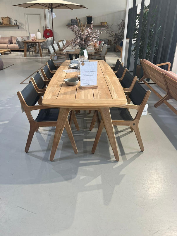 Showroom Sale | Norden 280 x 100 with 8 nords chairs
