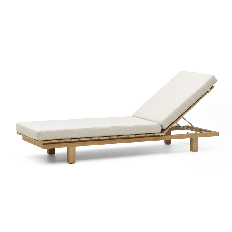 James lounger with pillow