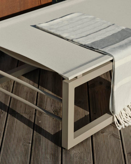 Vevi Sunlounger