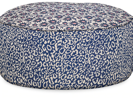 Palais | outdoor ottoman Mako & Maya Navy