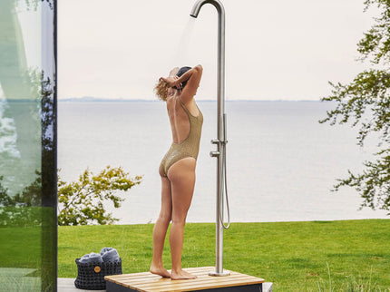 Lagoon | Outdoor shower