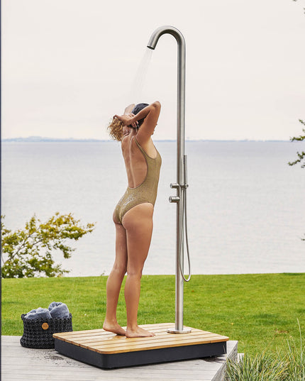 Lagoon | Outdoor shower