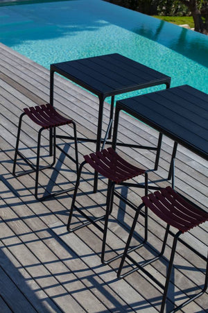 Four Bartafel | 90 x 90 cm | Black aluminum