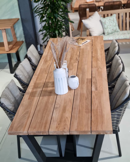 Showroomsale 50 % discount George Garden table 280x100 | 6x Milou Garden chair |