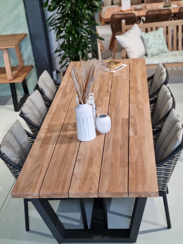Showroomsale 50 % discount George Garden table 280x100 | 6x Milou Garden chair |