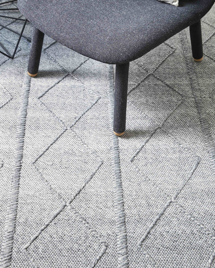 Momo Rug Stenkol | 3 sizes available