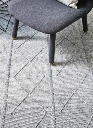 Momo Rug Stenkol | 3 sizes available