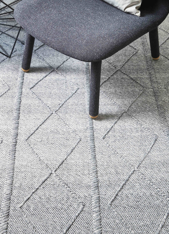 Momo Rug Stenkol | 3 sizes available