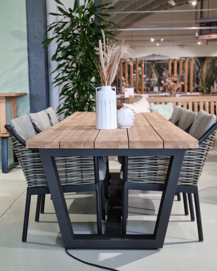 Showroomsale 50 % discount George Garden table 280x100 | 6x Milou Garden chair |