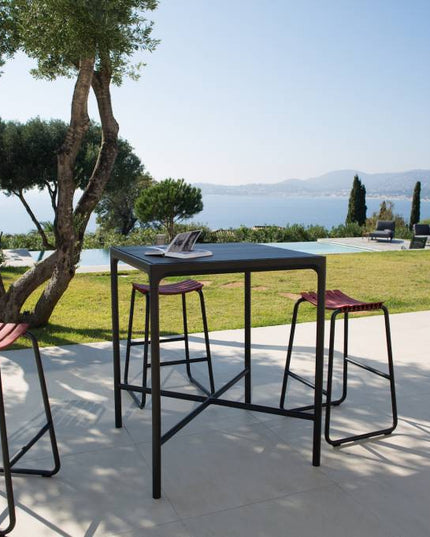 Four bar table 90 x 90 cm
