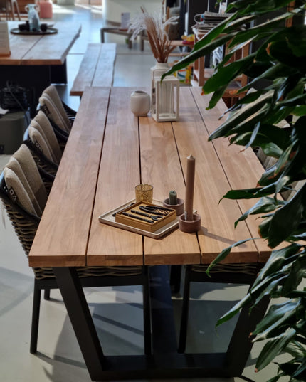 Showroomsale 50 % discount George Garden table 280x100 | 6x Milou Garden chair |