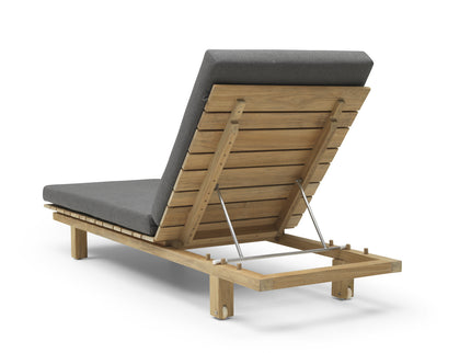 James lounger with pillow