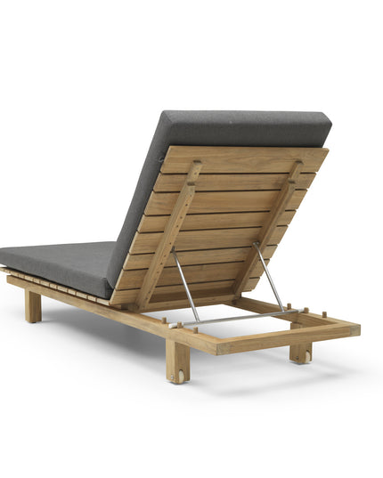 James lounger with pillow