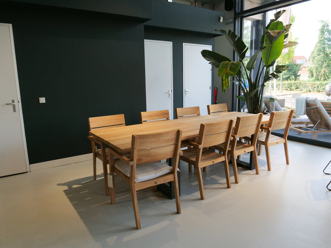 Garden set | Noosa Garden table with 8 James garden chairs
