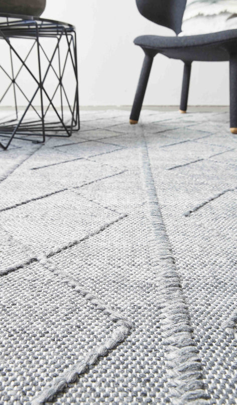 Momo Rug Stenkol | 3 sizes available
