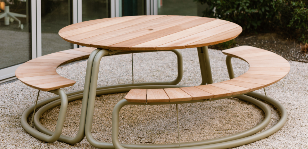 The Circle | Table