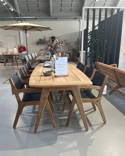 Showroom Sale | Norden 280 x 100 with 8 nords chairs
