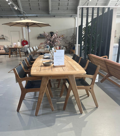 Showroom Sale | Norden 280 x 100 with 8 nords chairs
