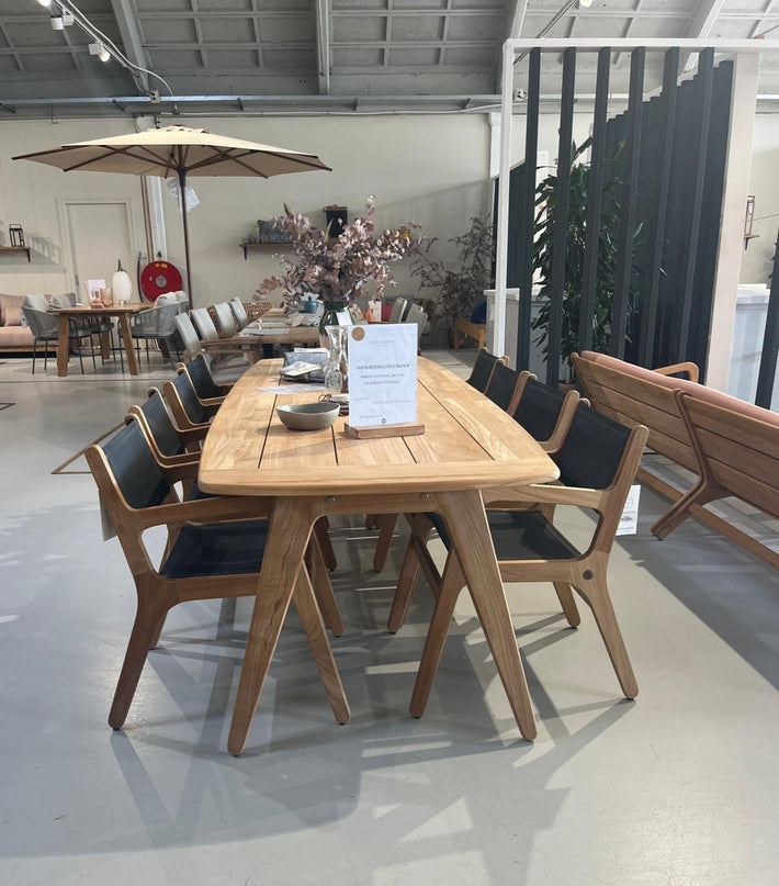Showroom Sale | Norden 280 x 100 with 8 nords chairs