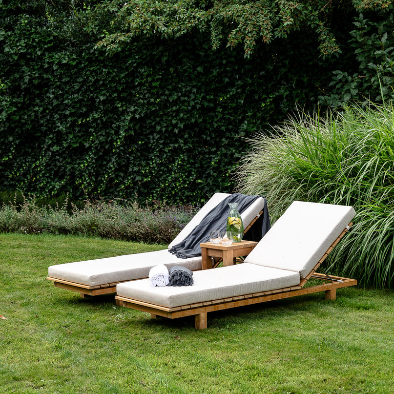 James lounger with pillow